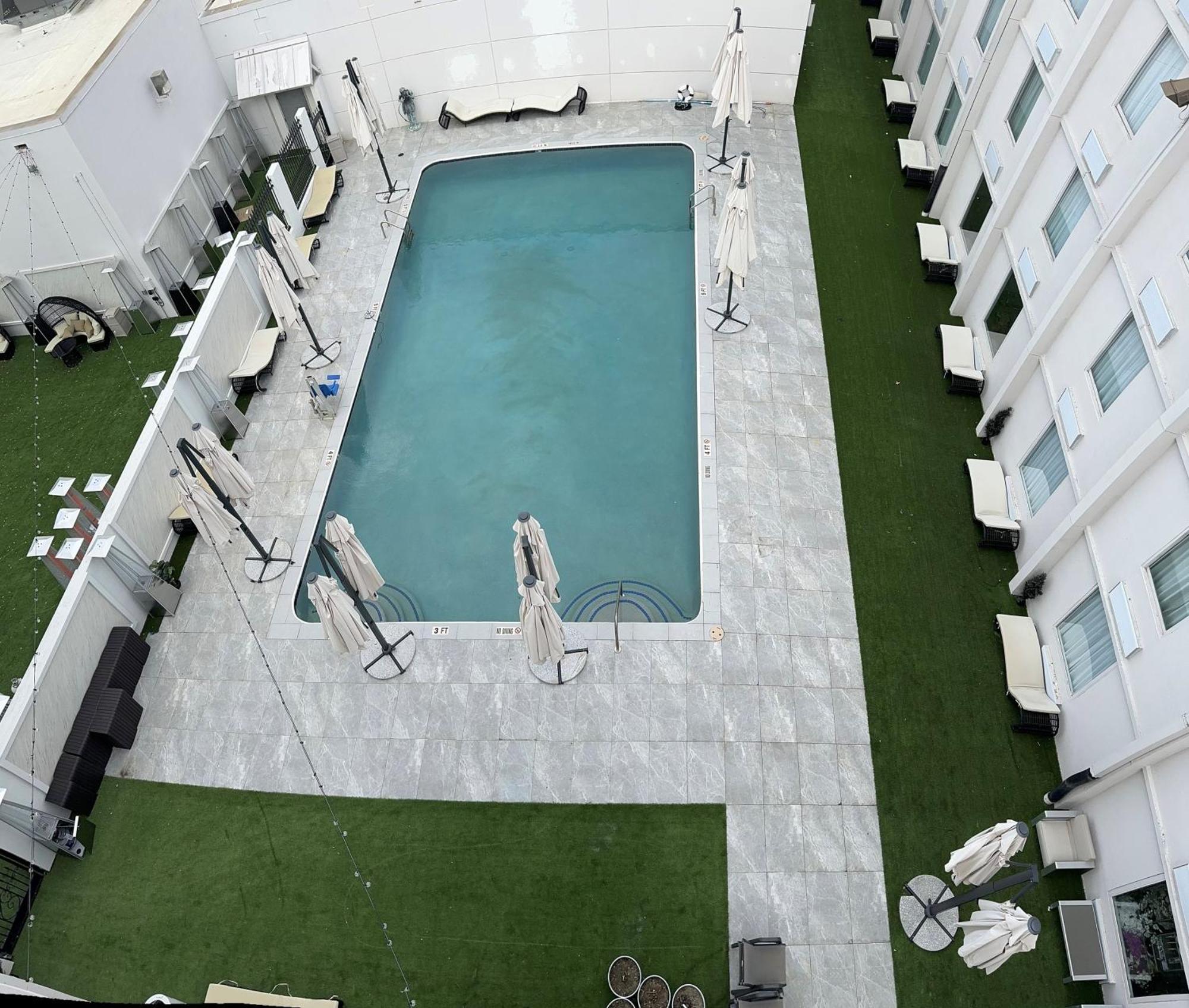 Ramada By Wyndham Dfw Airport Hotel Irving Exterior photo